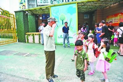 小凤侃世界 儿童玩具 水弹枪