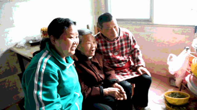 桃姐 百岁保姆照顾母女两代人