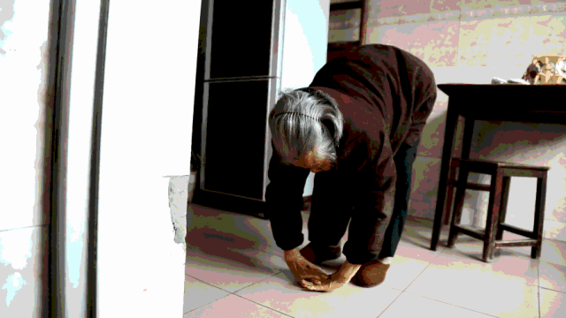 桃姐 百岁保姆照顾母女两代人