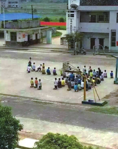 小学生体罚  停职