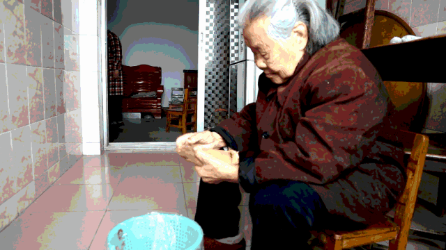 桃姐 百岁保姆照顾母女两代人