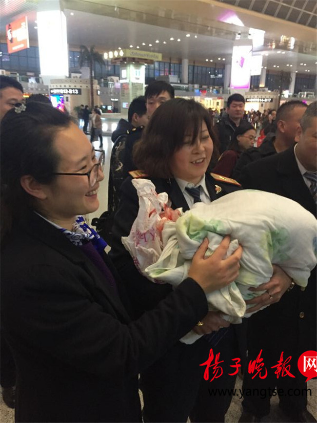 生小孩 候车厅生产
