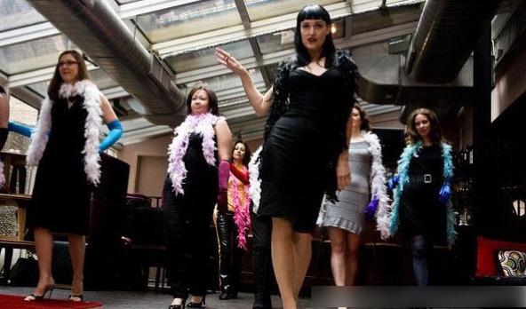 女间谍学校 美国 艳舞 赌博 搏击训练