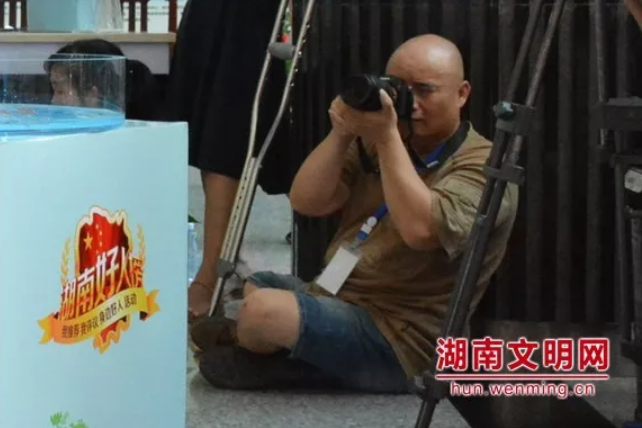 大学生走近“湖南好人”