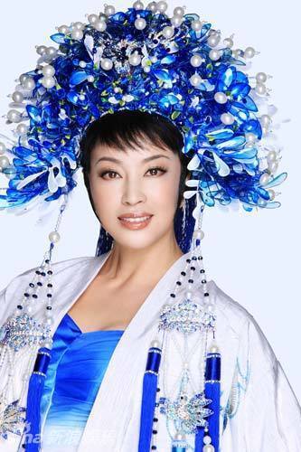刘晓庆炫富 最新图集曝四千多平米后花园