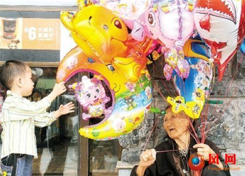 气球奶奶 郑州红人气球奶奶 最美中国人