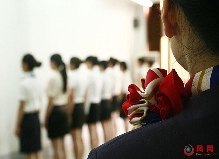 千余川妹子竞聘空姐角逐35个乘务员职位