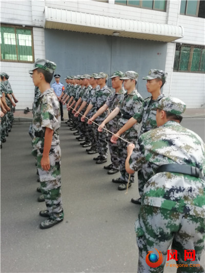今日女报/凤网宝贝体验营 湖南警察学院