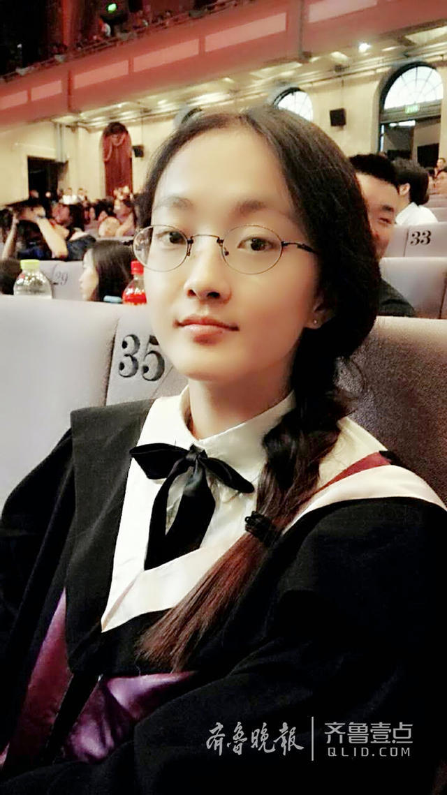 刘泽琦高考时顺利进入清华大学美术学院,如今研究生申请,她已成功收到