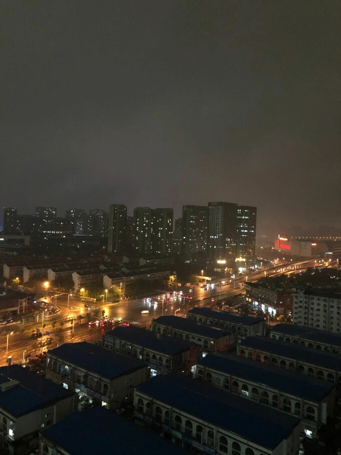 长沙的中午天黑了!