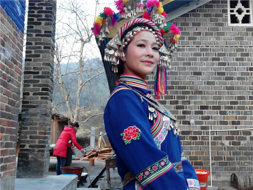 吴荷英多才多艺的苗家最美媳妇