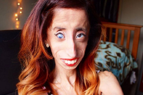 网站上传了一份名为"世界最丑女人"的视频,而视频中的女人就是她自己